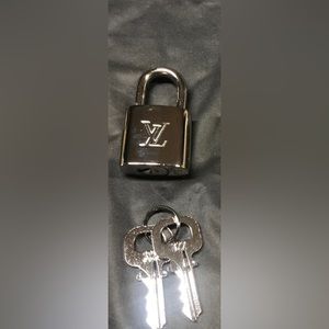 322 Silver Lock & Key Set